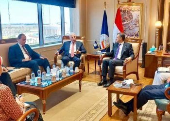 وزير السياحة والآثار يلتقي محافظ جنوب سيناء لبحث سبل تعزيز الترويج السياحي لمدينة شرم الشيخ خلال الفترة القادمة