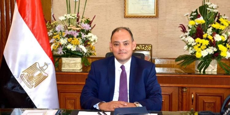 وزير التجارة والصناعة يصدر قراراً باستمرار فرض رسم صادر على أتربة ومساحيق ورقائق من زنك بواقع 5 آلاف جنيهاً للطن لمدة عام