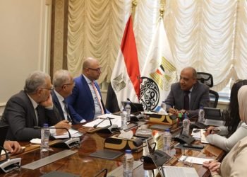 وزير قطاع الأعمال العام يبحث إجراءات إدراج القطن للتداول عبر بورصة السلع.