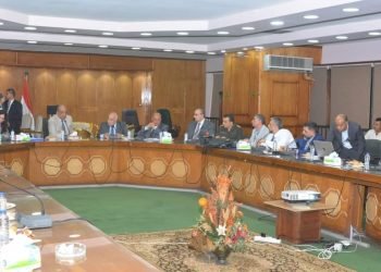 وزير قطاع الأعمال العام يتابع الموقف التنفيذي للمصانع الجديدة في إطار المشروع القومي لتطوير صناعة الغزل والنسيج في جميع المحافظات