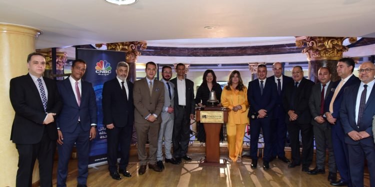 احتفالا بمرور عشرين عاما على انطلاقها… قناة CNBC  عربية تفتتح جلسة التداول بالبورصة المصرية