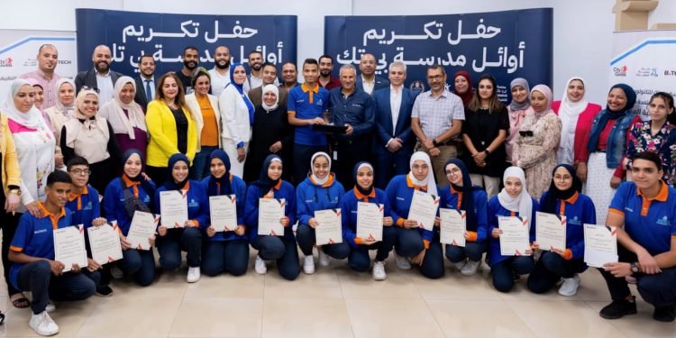 بي تك تكرم طلابها المتفوقين وتحتفل بالطالب الأول على مستوى الجمهورية