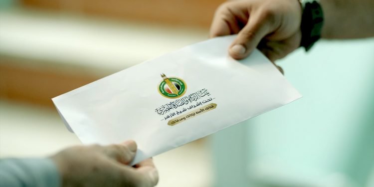 بَيْتُ الزُّكاةِ والصَّدَقاتِ الْمِصْرِيَّ» يصرف إعانة شهرية عاجلة لـ«سيدة مريضة» بقنا