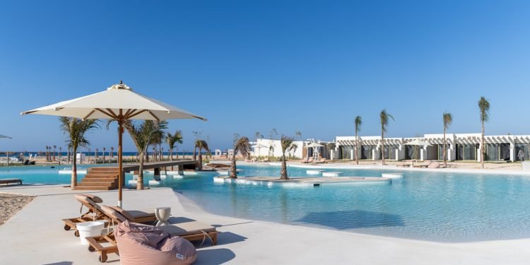 “تطوير مصر” تسلم 100 وحدة بمشروع “دي باي”