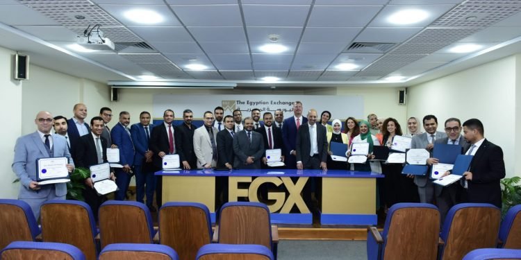 البورصة المصرية تُكرم خريجي الجمعية المصرية للمحللين الفنيين