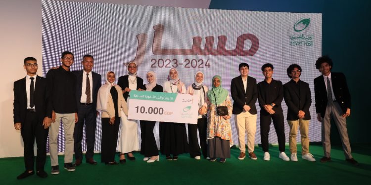 البريد تكرم أوائل الثانوية العامة والأزهرية والدبلومات الفنية