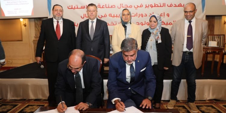 توقيع بروتوكول تعاون بين «علوم عين شمس» و شركة الهلال و النجمة الذهبية