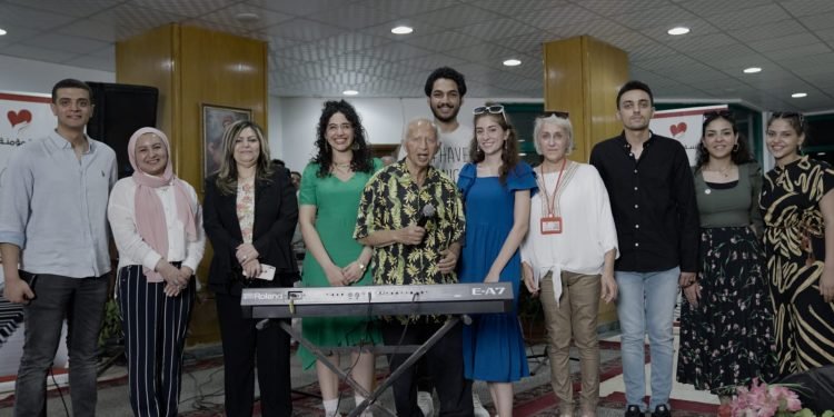 مؤسسة “مؤمنة كامل” و الموسيقار هاني شنودة و(فرقه المصريين) يطلقان قافلة السعادة لإسعاد كبار السن