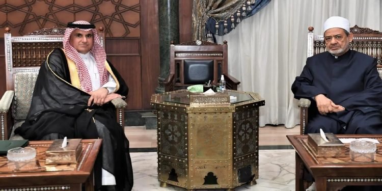 شيخ الأزهر يستقبل مندوب السعودية الدائم لدى جامعة الدول العربية