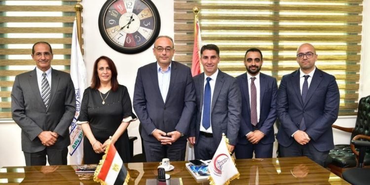 جامعة عين شمس تستضيف وفداً من منظمة (KLAS) العالمية لتفقد مشروع ميكنة مستشفيات جامعة عين شمس “مدينة عين شمس الطبية”