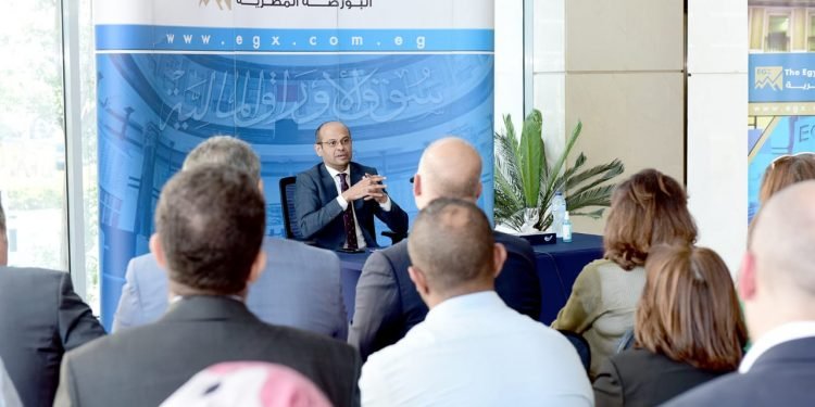 رئيس البورصة المصرية يلتقي مع قيادات شركات الوساطة