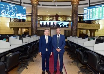 رئيس البورصة يلتقي وزير الخدمات المالية والخزانة بهونج كونج