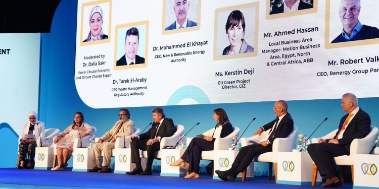 مدبولي يفتتح منتدى الاستثمار البيئي بحضور وزراء البيئة والتخطيط والتجارة والكهرباء