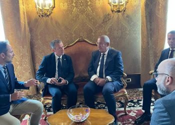 رئيس المجلس الإقليمي الايطالى روبرتو تشامبيتي يبحث الاستثمار ويكرم رجل الأعمال المصري كامل أبو علي
