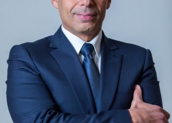 أحمد سمير كامل يتولى قيادة “إي أسواق – مصر” بخبرات مالية وتكنولوجية تتخطى 22 عامًا