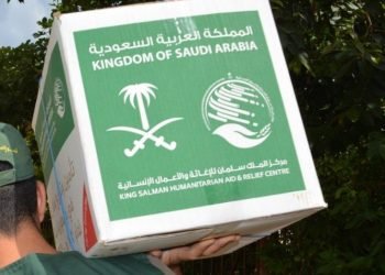 مركز الملك سلمان للإغاثة يدشن توزيع 250 ألف طن منحة القمح السعودية لأربع ولايات ويوزع سلال غذائية في السودان
