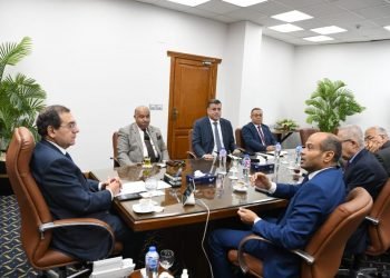 وزير البترول ورئيس البورصة يبحثان إدراج عدد من المنتجات البترولية الخاصة في البورصة السلعية