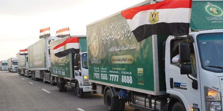 في إطار حملة «أغيثواغزة»..  «بيت الزكاة والصدقات»: وصول 18 شاحنة محملة بمساعدات طبية وغذائية ومستلزمات الأطفال الرضع لدعم الشعب الفلسطيني