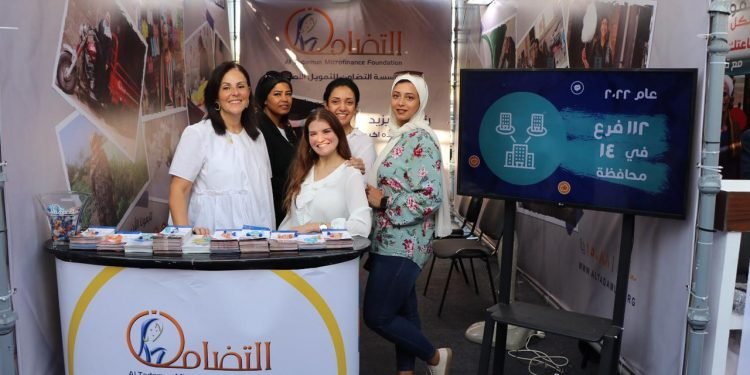 مؤسسة التضامن للتمويل الأصغر تشارك بمعرض “بيزنس يا شباب” للمنتجات الحرفية واليدوية