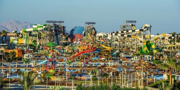 ملكات جمال السياحة والبيئة تروج لشرم الشيخ من منتجع الباتروس أكوا بارك