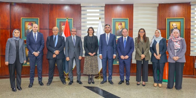 رئيس البريد المصري يستقبل المدير العام لشركة IBM لمنطقة أوروبا والشرق الأوسط وإفريقيا