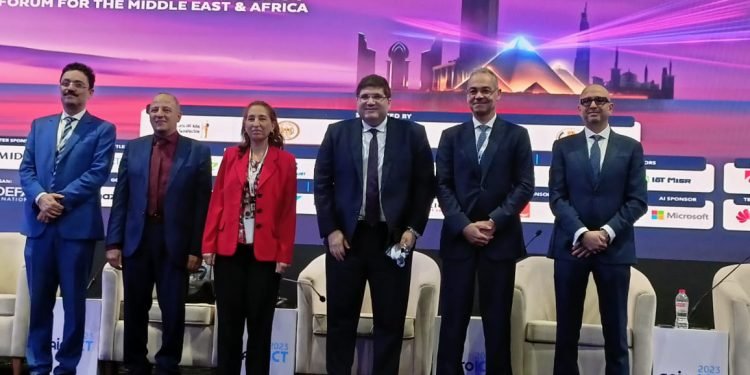 تأثير التقنيات الحديثة على خريطة سوق العمل والتوظيف بإحدى جلسات CairoICT”23