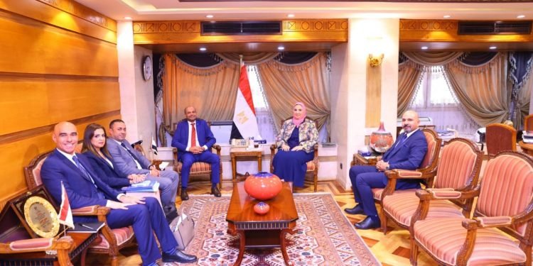 القباج تستقبل رئيس البورصة المصرية ويبحثان التعاون بشأن دراسة فرص الاستثمار المجتمعي وفقًا لآليات عمل البورصة .