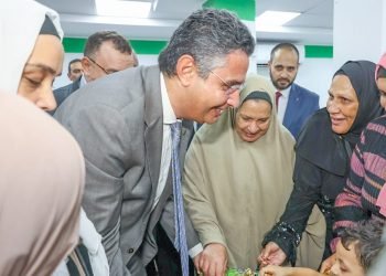 رئيس البريد يتفقد مكاتب بريد الدقهلية لمتابعة حركة انتظام صرف المعاشات