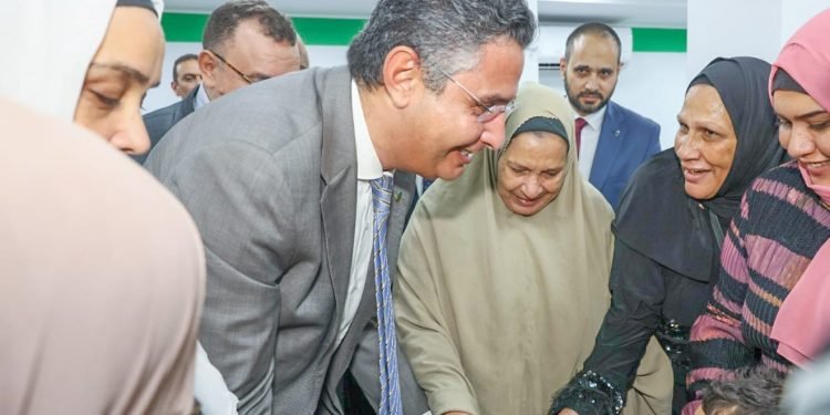 رئيس البريد يتفقد مكاتب بريد الدقهلية لمتابعة حركة انتظام صرف المعاشات