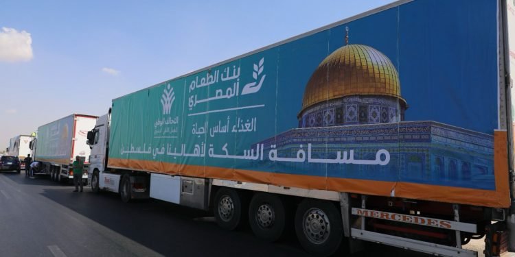 بنك الطعام يطلق قافلة مساعدات جديدة لأهالي غزة تضم 185 شاحنة محملة بـ3 آلاف طن من المواد الغذائية