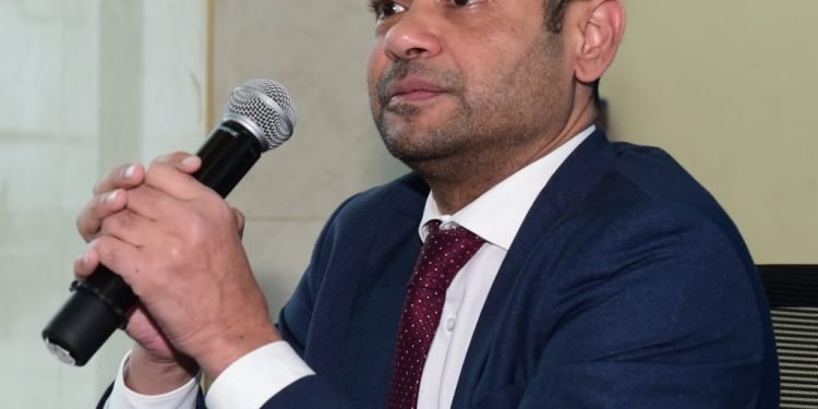 رئيس البورصة المصرية يستعرض خطة تطوير آليات التداول ودعم كفاءة السوق مع قيادات الشركات الأعضاء بالسوق