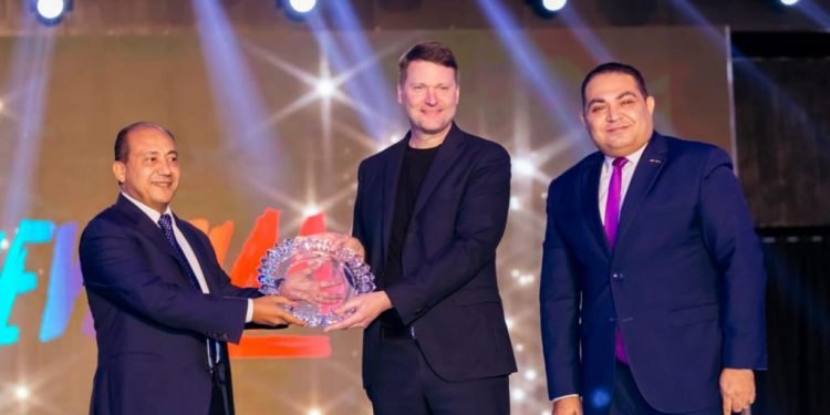مجموعة بيك الباتروس للفنادق تكرم رئيس مجلس إدارة شركة alltours العالمية فى حفل ترويج السياحة المصرية بالغردقة