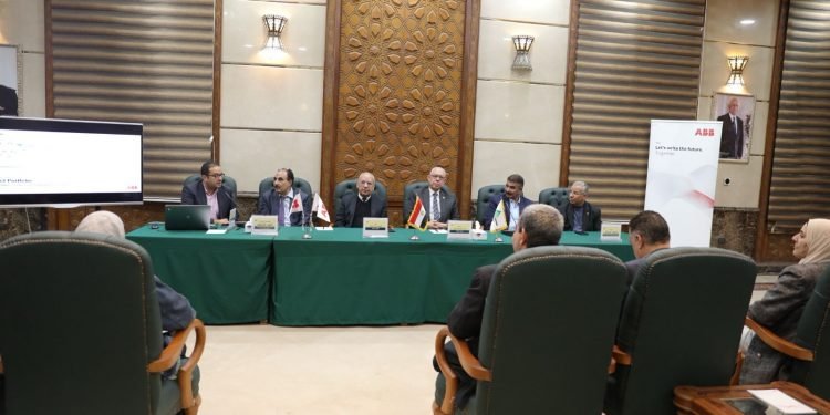 لجنة تدريب شعبة الهندسة الكهربائية تستعرض أنظمة وحلول شبكات الجهد المتوسط بالتعاون مع شركة ABB