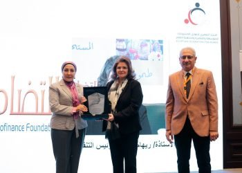 الاتحاد المصري لتمويل المشروعات المتوسطة والصغيرة ومتناهية الصغر يكرم مؤسسة «التضامن» تقديرًا لدورها في دعم القطاع