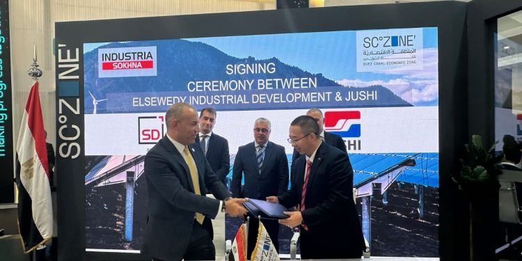 باستثمارات 8 مليون دولار.. رئيس اقتصادية قناة السويس يشهد توقيع عقد تخصيص أرض كاملة المرافق بين “السويدي للتنمية الصناعية” و “جوشي الصينية”