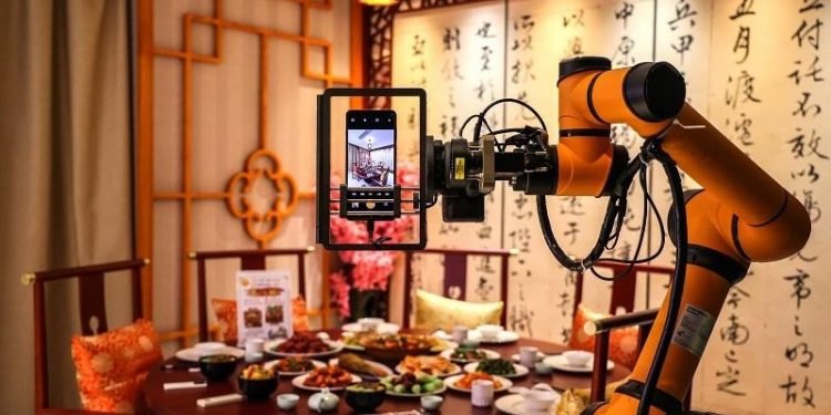 OPPO تستفيد من الذكاء الاصطناعي والروبوتات لابتكار وتطوير المنتجات