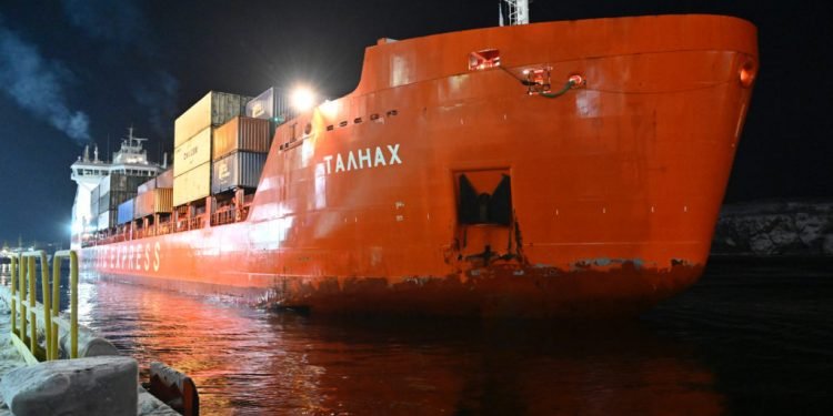 أرقام غير مسبوقة لحركة نقل البضائع عبر طريق بحر الشمال