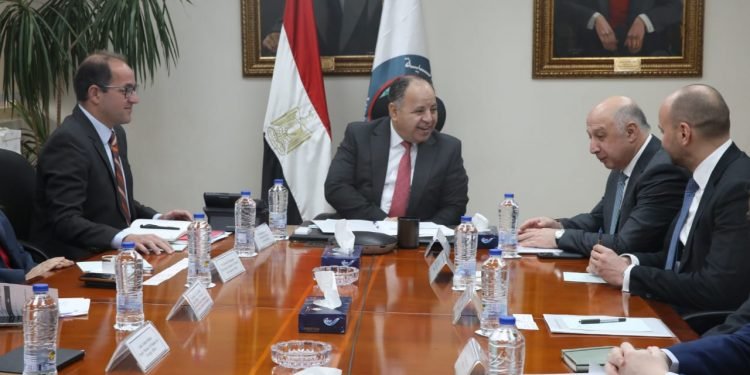 وزير المالية في لقائه بنائب رئيس بنك التنمية الجديد:  بناء شراكة استراتيجية لجذب المزيد من الاستثمارات التنموية