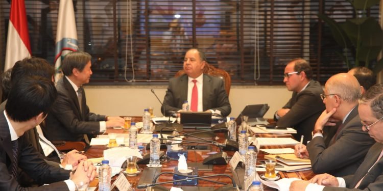 وزير المالية.. فى لقائه مع نائب رئيس «جايكا» اليابانية:     مشروعات التعاون الثنائى.. نموذج للشراكة التنموية الناجحة