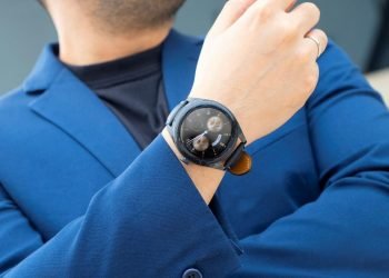 ساعة HUAWEI WATCH Buds: ابتكار هواوي الجديد يحصد الإعجاب والجوائز في مؤتمر MWC 2023