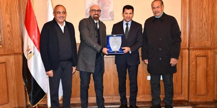 وزير الرياضة يكرم شركة اي فاينانس للاستثمارات المالية و الرقمية