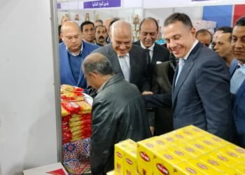 الخصومات 25%.. محافظ الجيزة يفتتح معرض «أهلاً رمضان» بالبدرشين