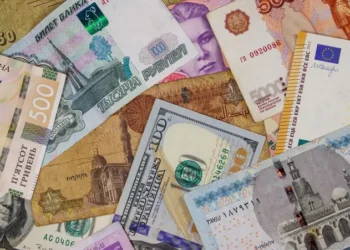 سعر الدولار في مصر يقفز رسميا إلى مستويات 49 جنيها بعد رفع أسعار الفائدة بنسبة 6%