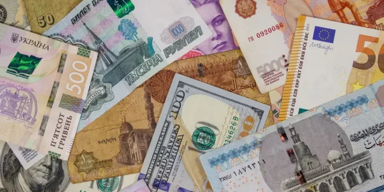 سعر الدولار في مصر يقفز رسميا إلى مستويات 49 جنيها بعد رفع أسعار الفائدة بنسبة 6%