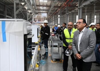 رئيس الوزراء يتفقد التشغيل التجريبي لمصنع بيكو مصر بالعاشر من رمضان