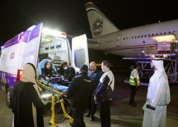 وصول دفعة جديدة من الجرحى الفلسطينيين ومرضى السرطان إلى الإمارات للعلاج