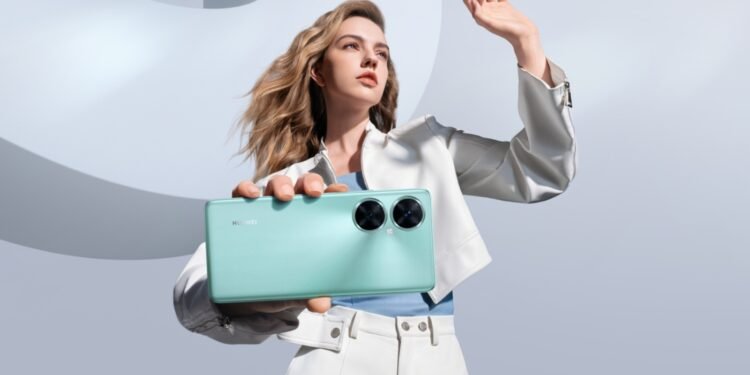 إليك عائلة HUAWEI nova بتصميمات مذهلة وشاشة ضخمة وعمر بطارية فائق