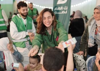 بنك الطعام المصري يجمع نجوم ومشاهير المجتمع بالاسر الاكثر احتياجا على مائدة إفطار واحدة