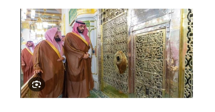 ولي العهد السعودي يزور المسجد النبوي ومسجد قباء