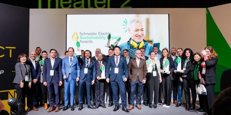 شنايدر إلكتريك تعلن أسماء الشركات العالمية الفائزة بالنسخة الثانية من جوائز تأثير الاستدامة لعام 2023
